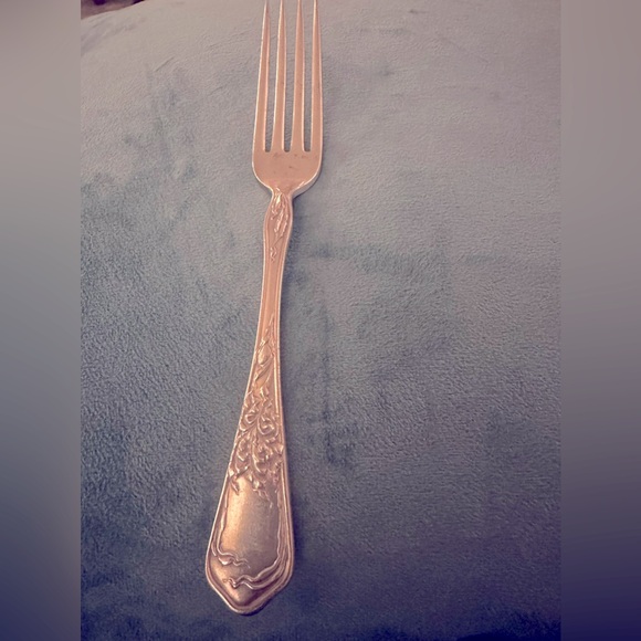 Paragon Iris Double Triple Silverplate 1902
by NATIONAL SILVER CO 6 Forks Set - Picture 6 of 7